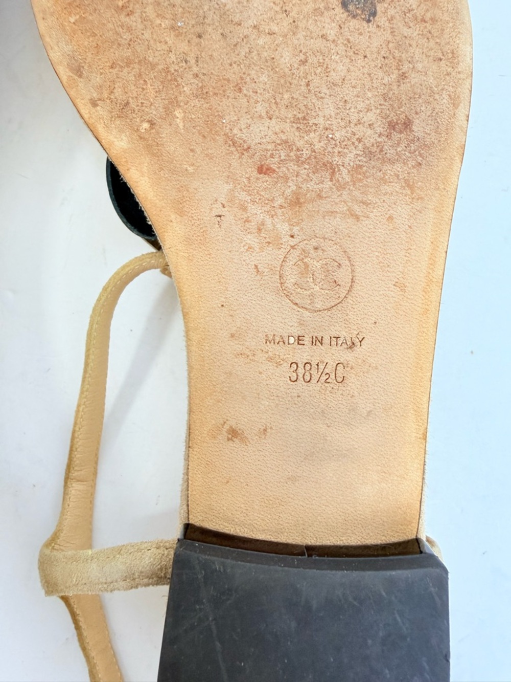 Chanel Camellia Thong Sandals 2016 Beige Suede CC Resin Flower Flats EU 38.5 - Picture 10 of 11